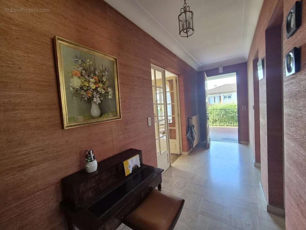 Villa familiale aux beaux volumes – Quartier résidentiel prisé - photo 4