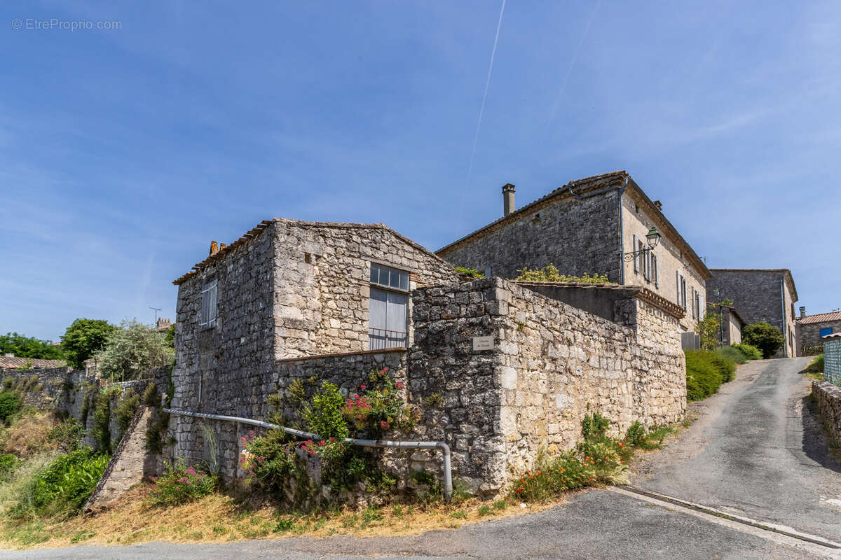 Maison à BEAUVILLE