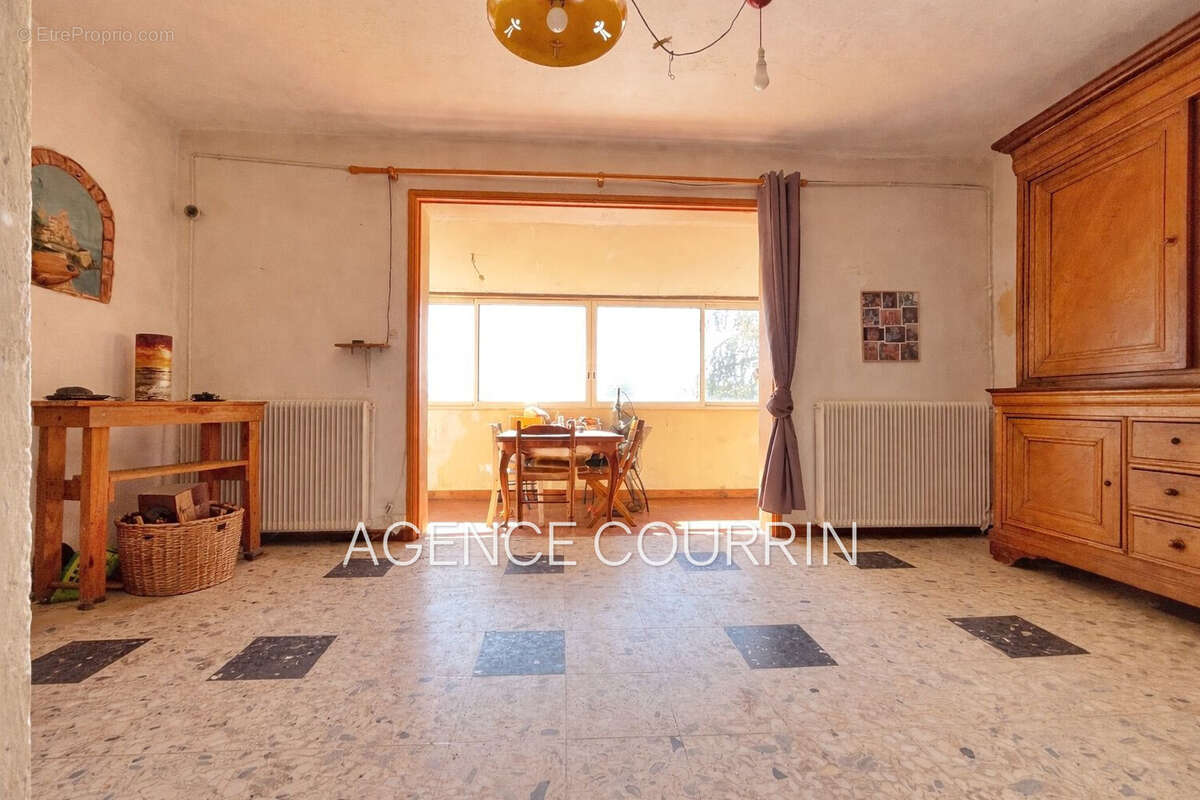 Maison à SAINT-CEZAIRE-SUR-SIAGNE