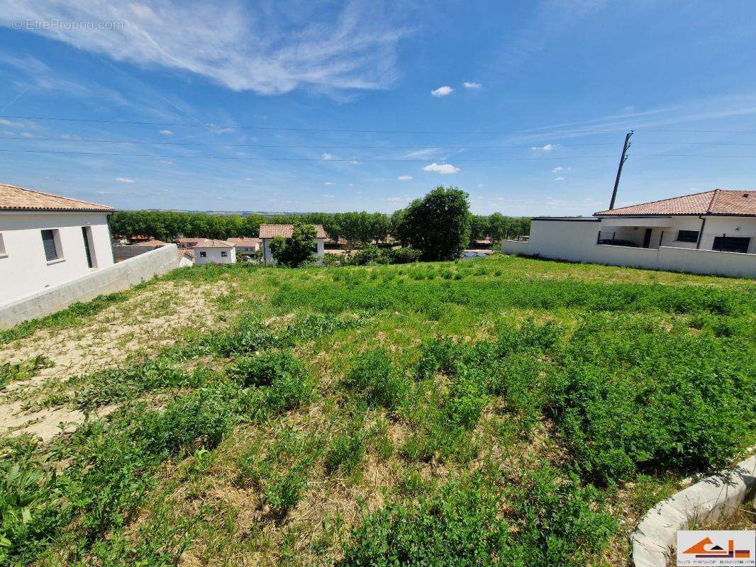 Terrain à MONTGISCARD