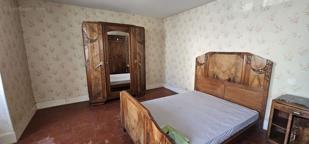 Maison à COURCELLES