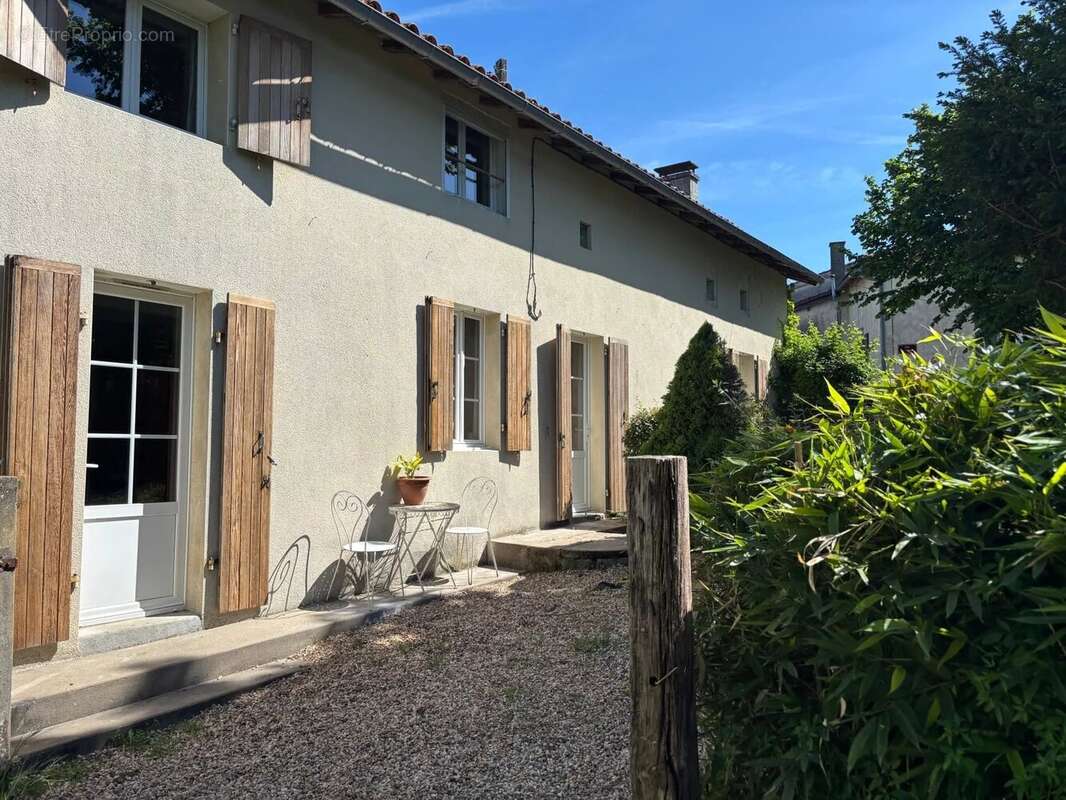 Maison à YVIERS