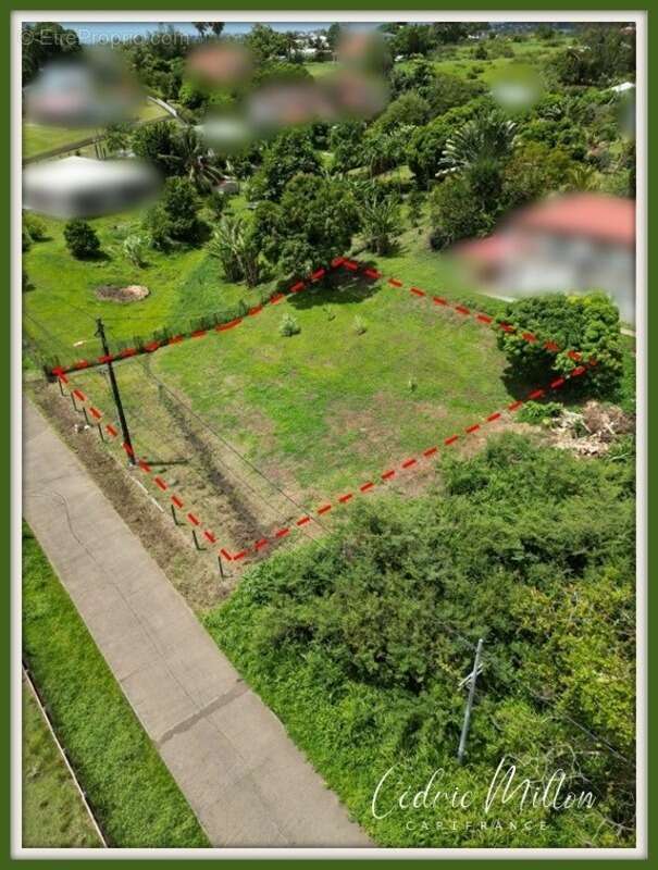 Terrain à LE LAMENTIN