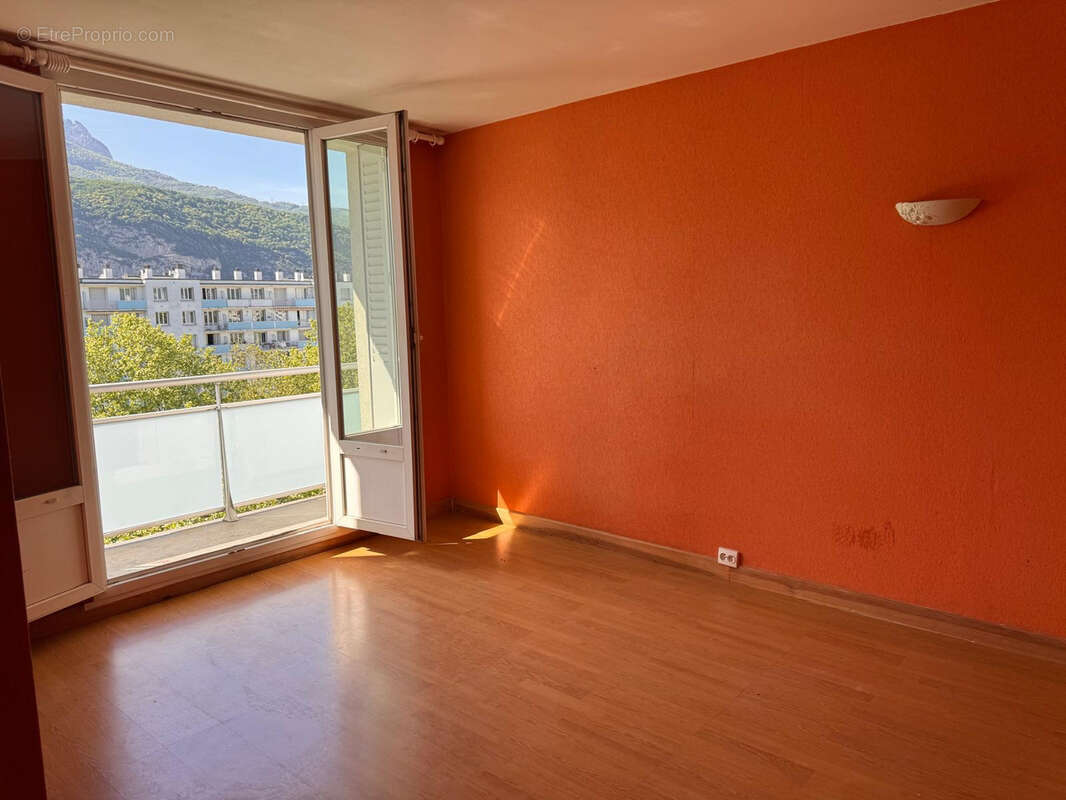 Appartement à LE PONT-DE-CLAIX