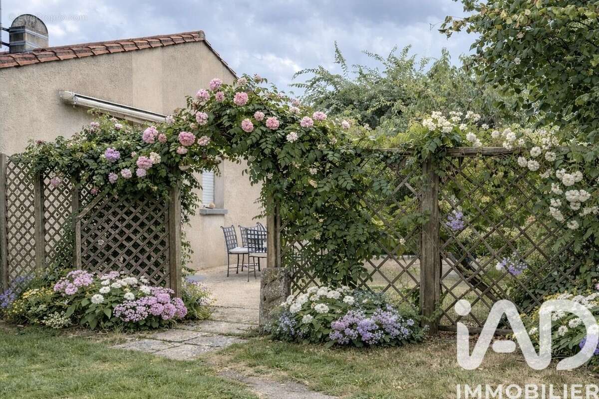 Photo 9 - Maison à LES BROUZILS