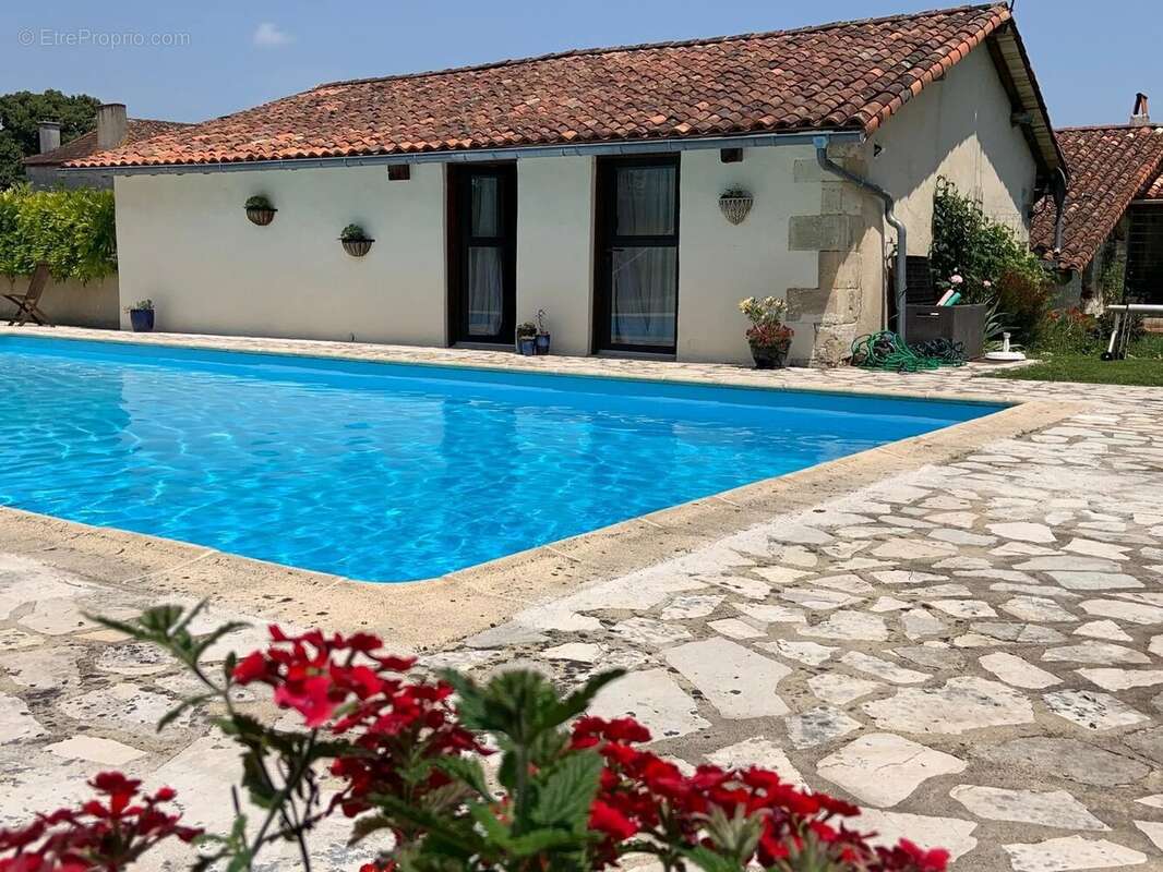 Maison à AUBETERRE-SUR-DRONNE