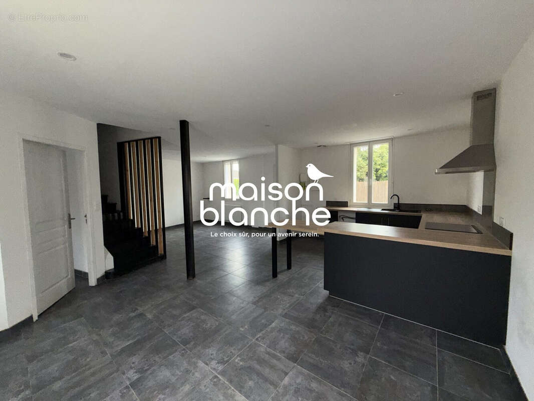 Maison à COUTRAS