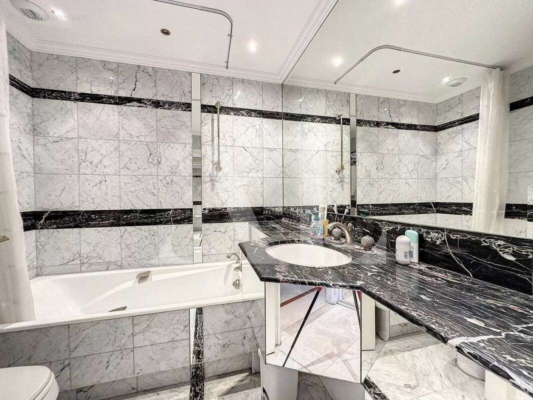 Appartement à VALLAURIS