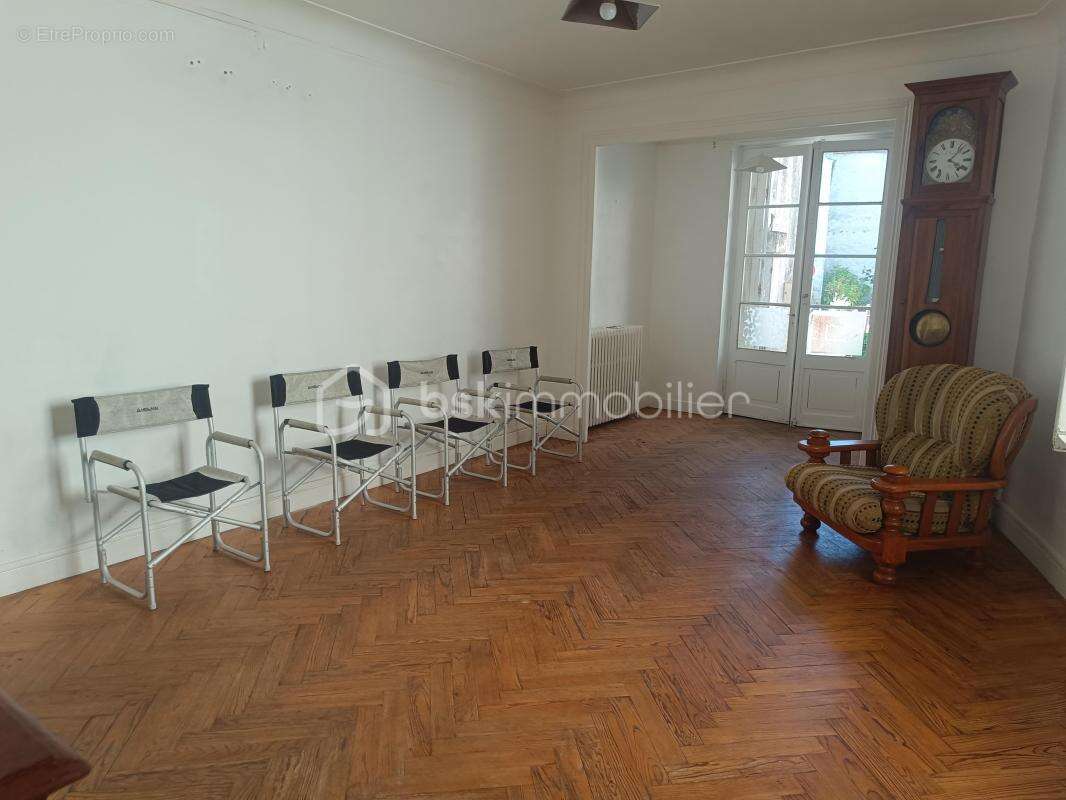 Maison de caractère de 245 m² avec toit-terrasse, garage et local commercial – Saint-Christoly-de-Blaye - photo 2