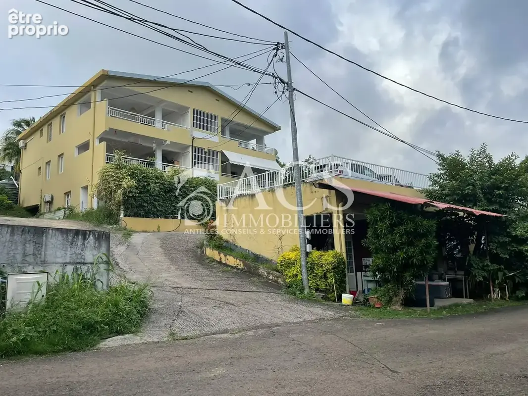 Photo Appartement à Le Robert au prix de 674 000€