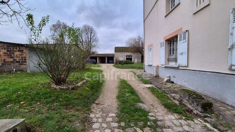 Appartement à vendre 2 pièces - Caves et Grenier à ETAMPES (91) - photo 12