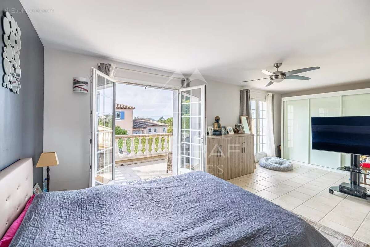 Maison à MANDELIEU-LA-NAPOULE