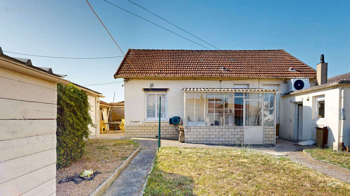 Maison à YZEURE