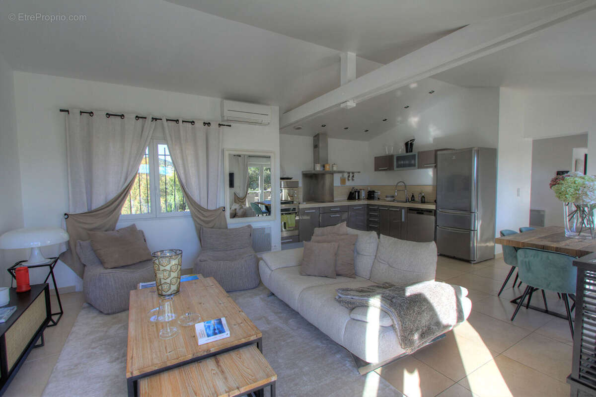 Maison à LES ISSAMBRES