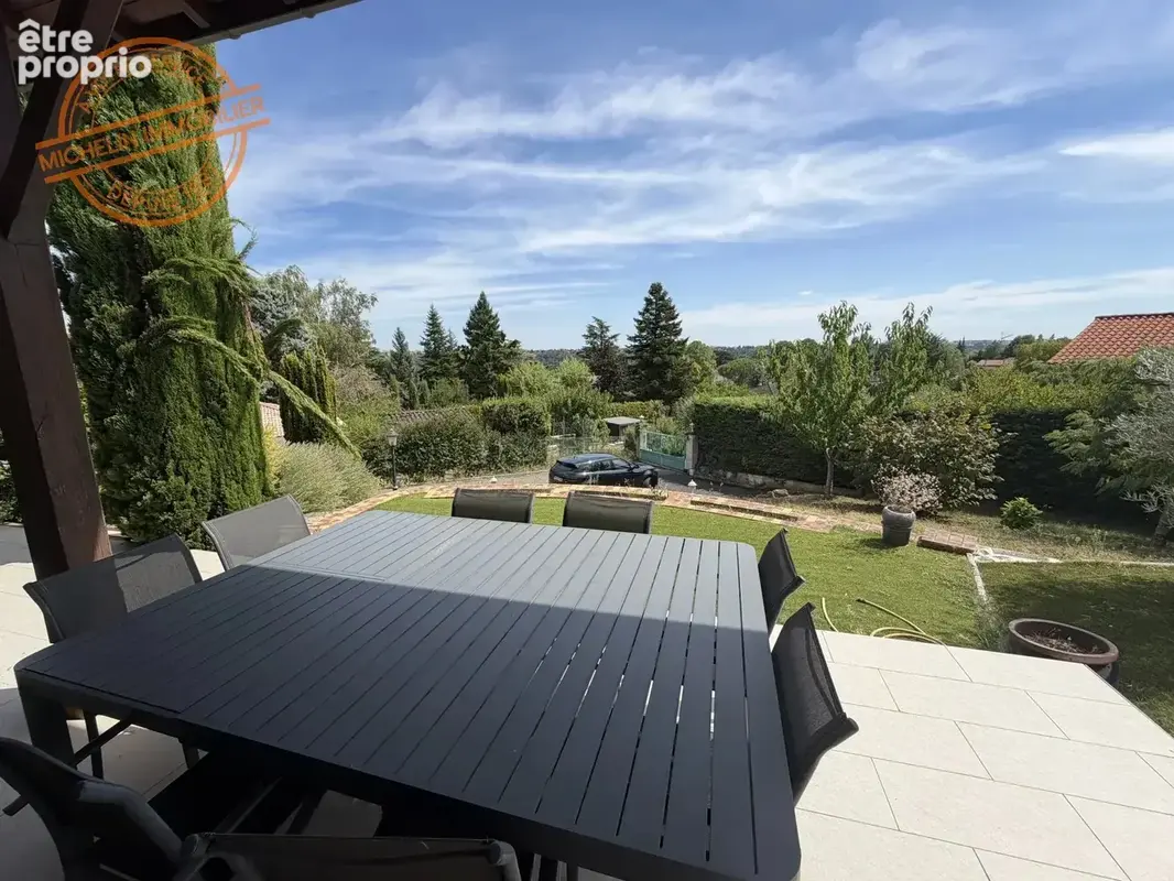 À Collonges-au-Mont-d’Or, une villa familiale avec piscine au calme - photo 5