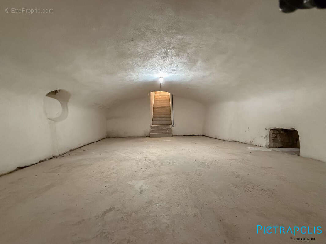 Sous-sol - Appartement à LYON-1E