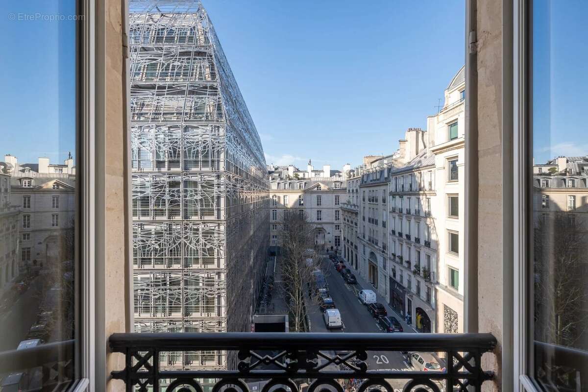 Appartement à PARIS-1E