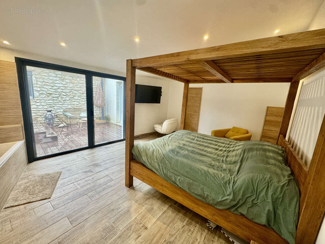 Maison à SUZE-LA-ROUSSE