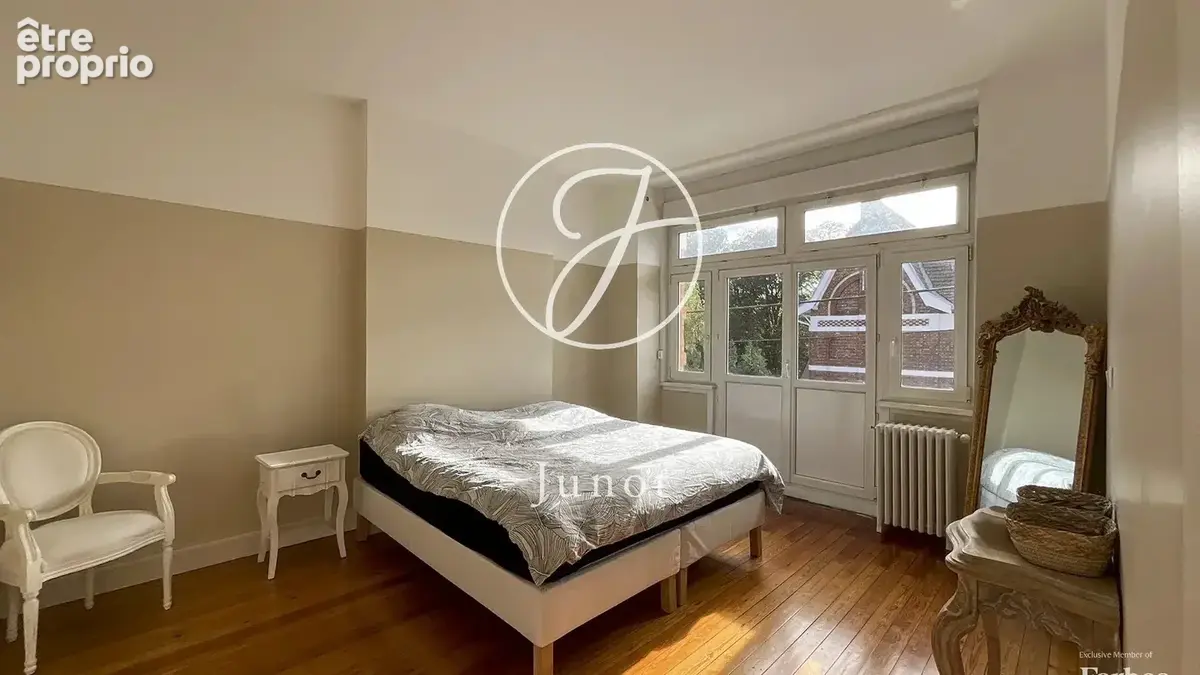 Croix - PARC BARBIEUX - Maison de ville - 7 pièces – 172,9m²- 4 chambres - Jardin - Garage - photo 4