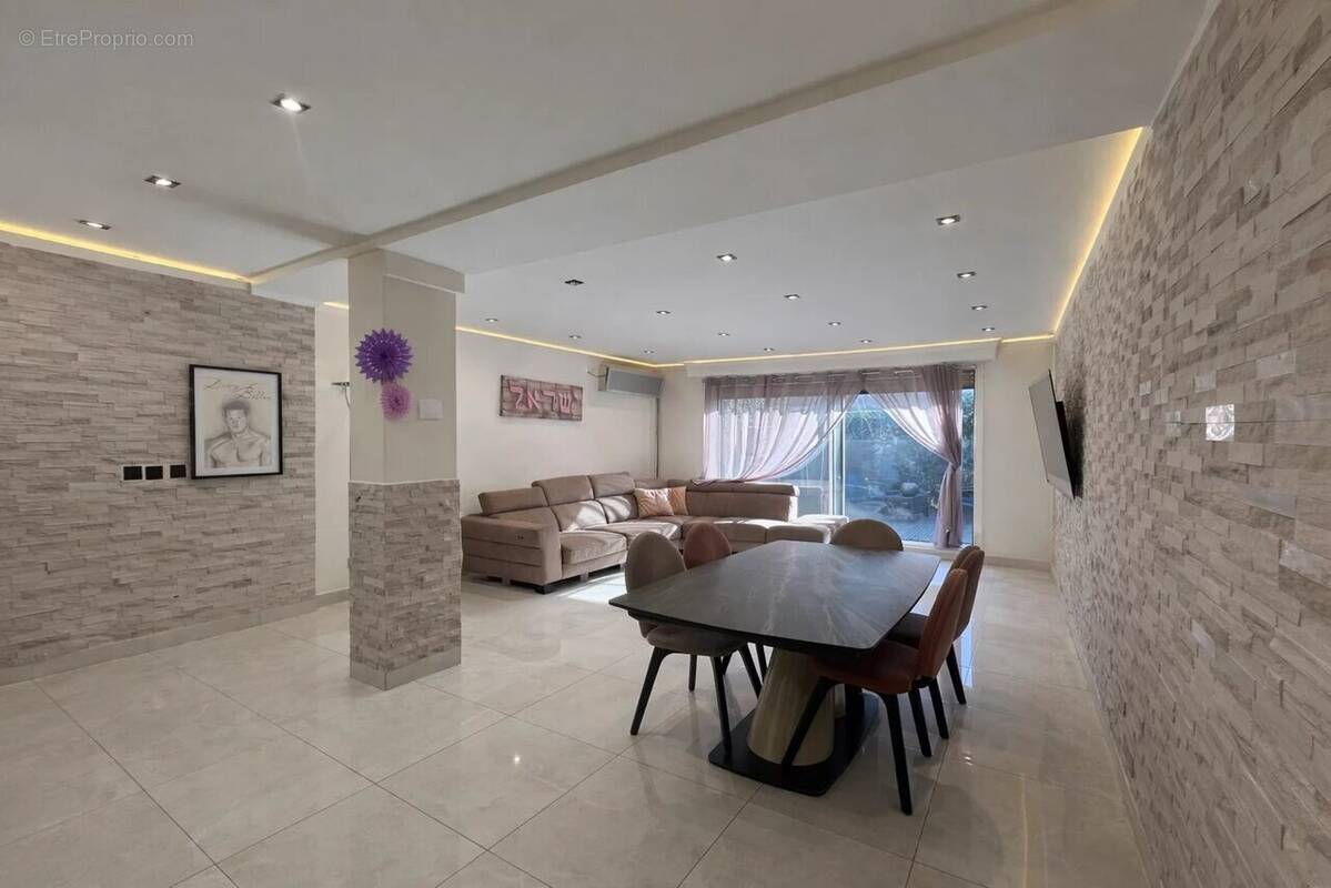 Appartement à SAINT-MAUR-DES-FOSSES