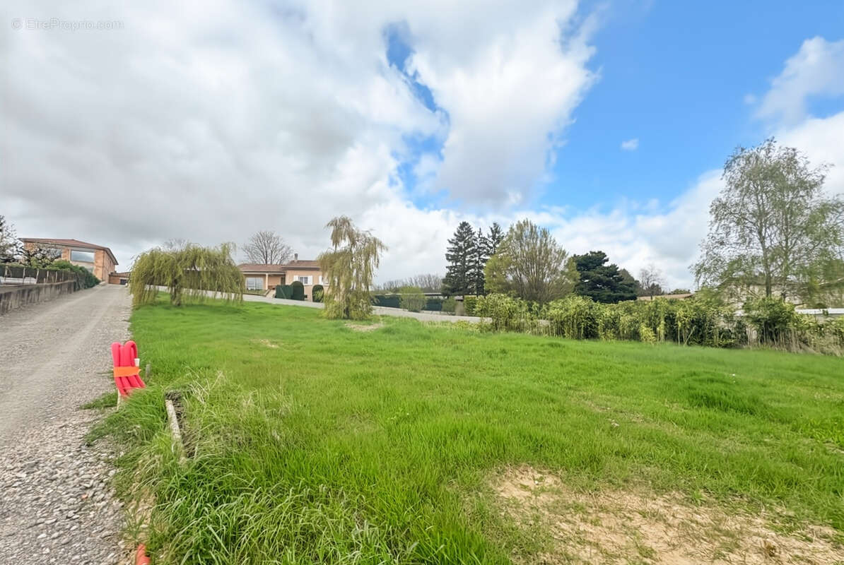 Terrain à SAINT-PRIM