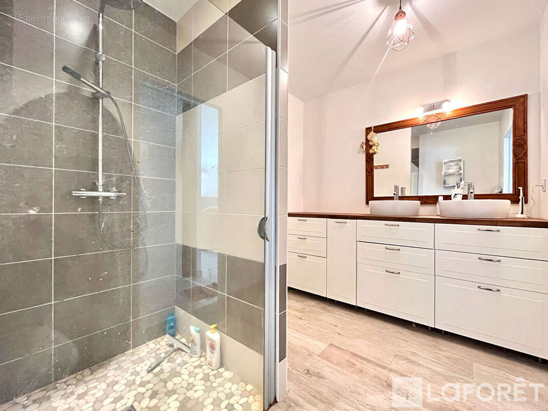 Maison à AMBARES-ET-LAGRAVE