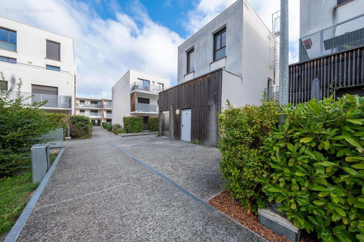 Appartement à BEAUZELLE