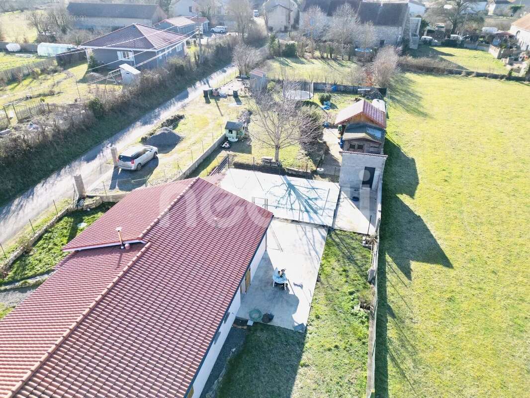 Maison à SAINT-AGOULIN