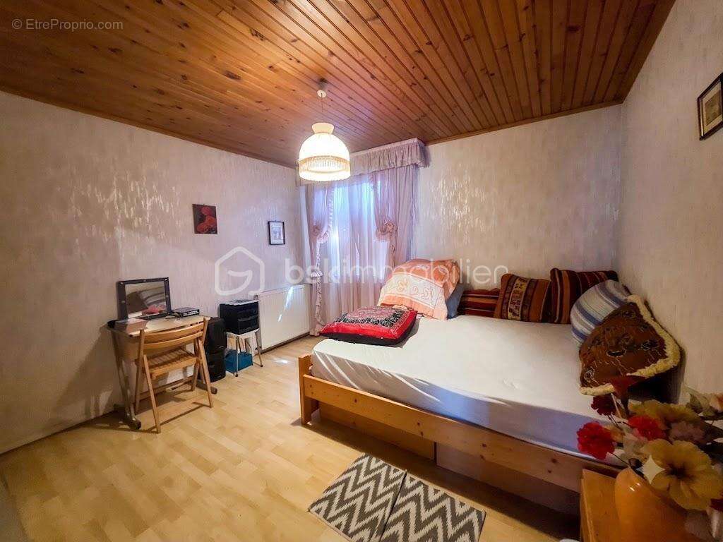 Rare à Montereau ! Maison de ville avec jardin, terrasse & 4 chambres : le coup de cœur garanti ! - photo 11