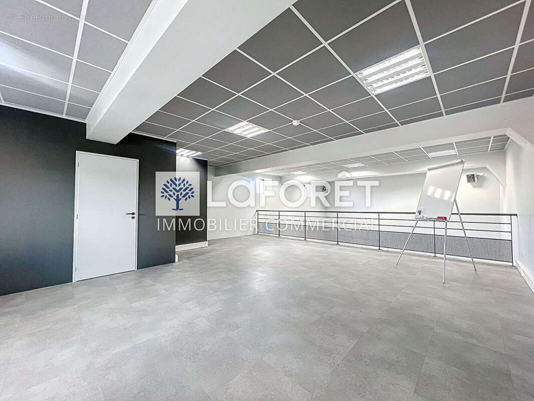 Commerce à MAULEVRIER