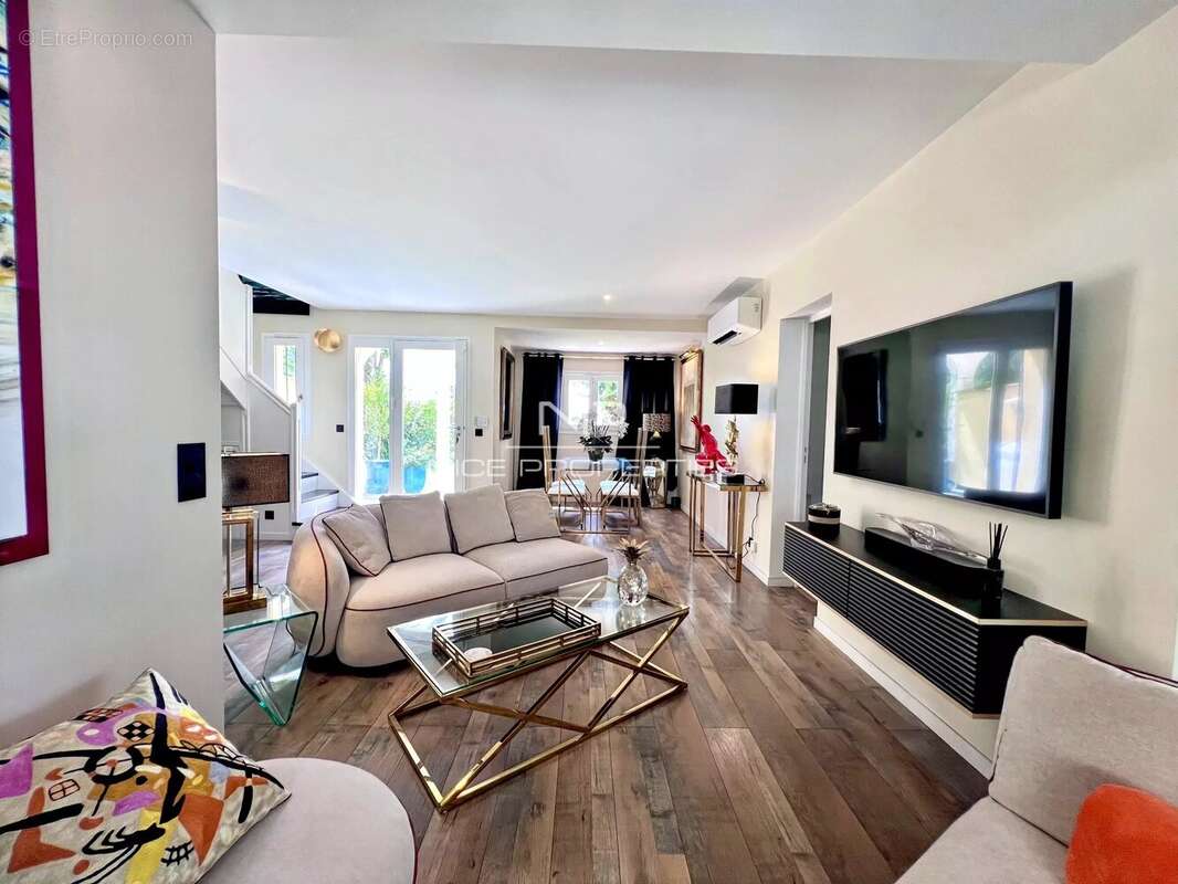 Charmante maison rénovée avec jardin, terrasse et piscine en résidence – Cannes La Bocca. - photo 7
