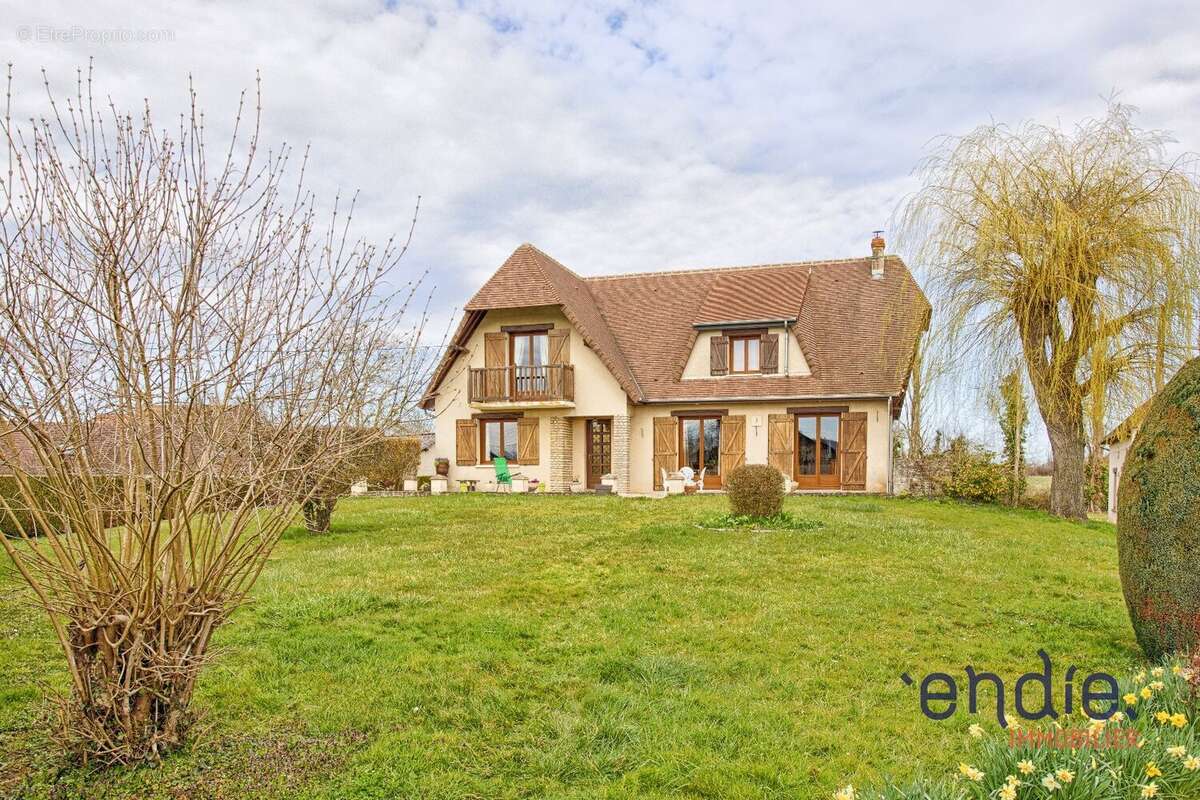 Maison à MEZIDON-CANON