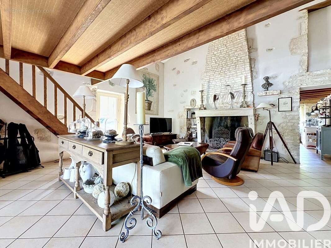 Photo 5 - Maison à MOUZEUIL-SAINT-MARTIN