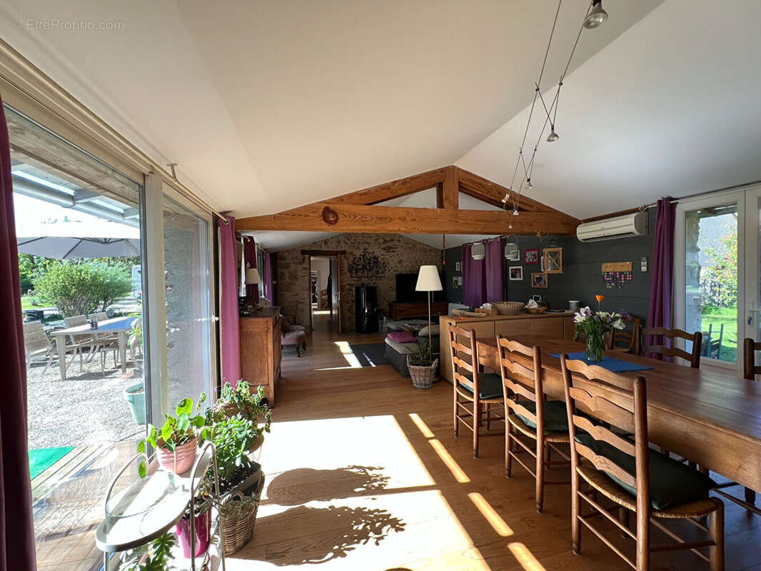 Maison à SAINT-MAURICE-LA-CLOUERE