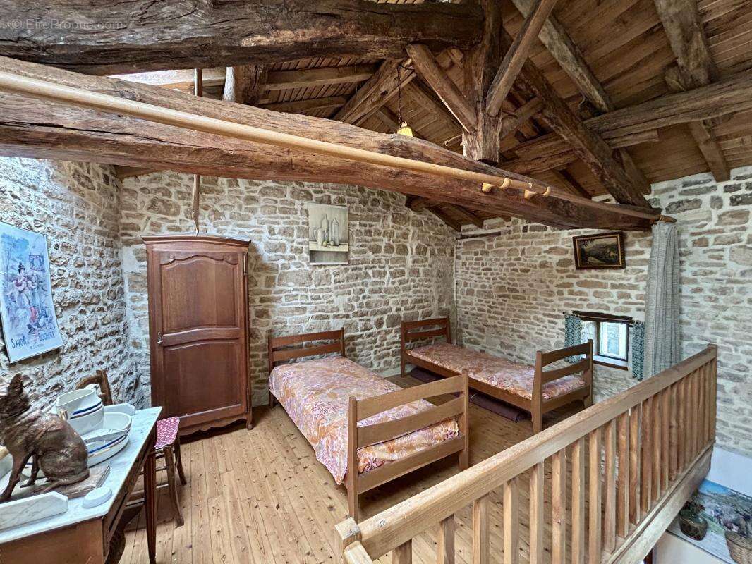 maison type longère de caractères - 156m2 - terrain 899m2 - photo 8