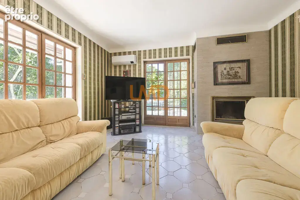 Maison familiale avec piscine sur 3900m2  plein sud - photo 9