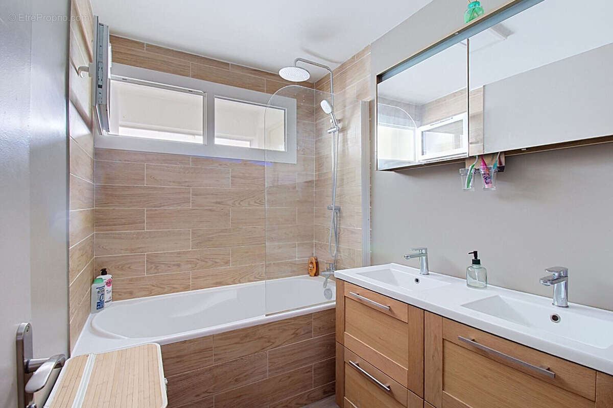 A VENDRE EN EXCLUSIVITÉ - DRAGUIGNAN : Appartement T5 - 3 chambres de 92 m² et 2 balcons + cave - photo 11