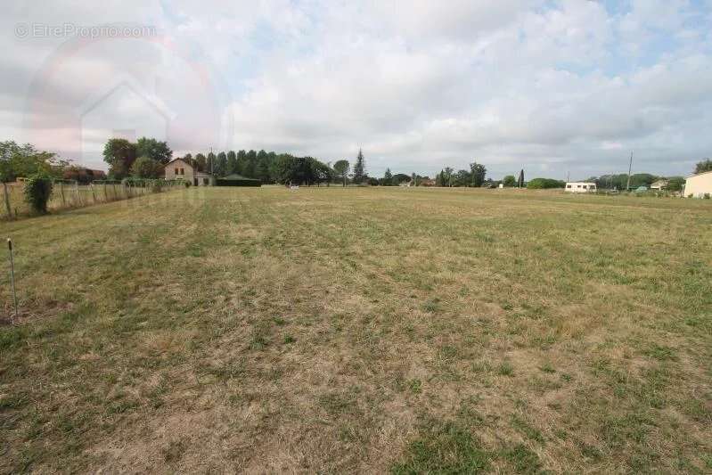 Terrain à SAINT-PIERRE-D&#039;EYRAUD