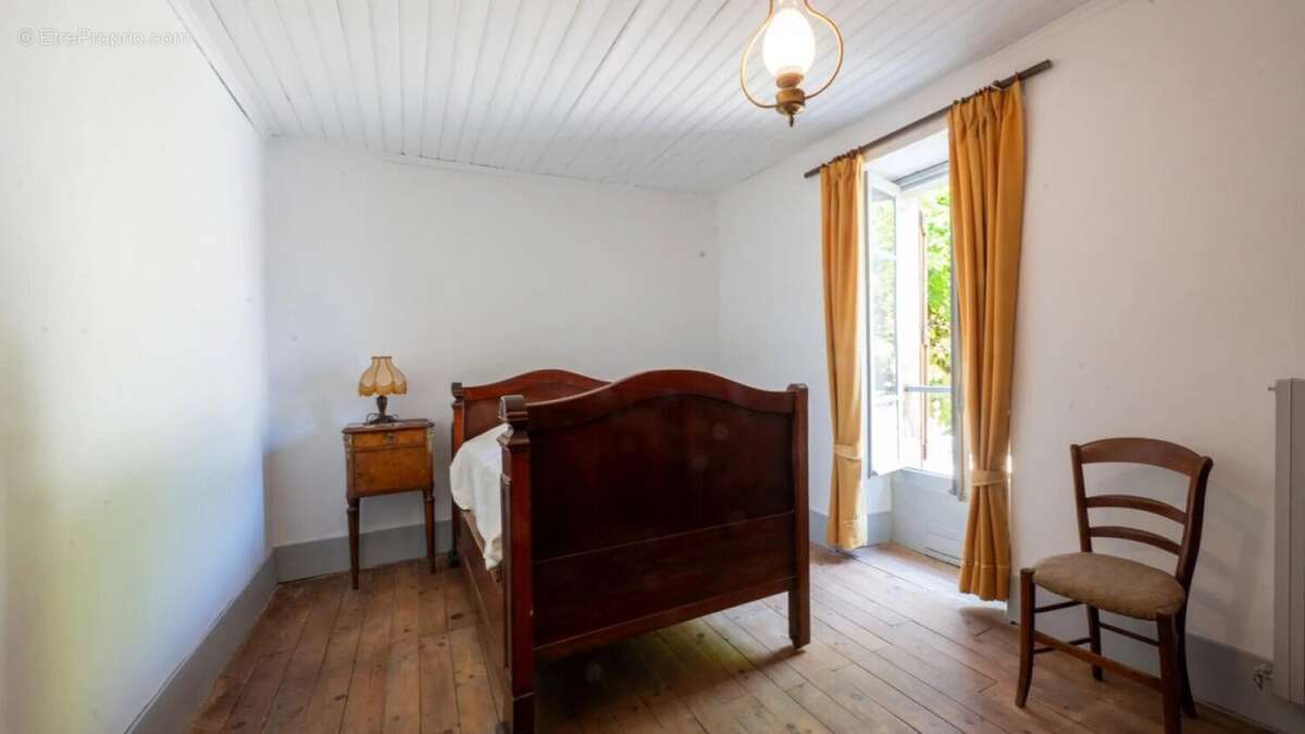 Secteur Cazals - Belle maison de village en pierre, grange, espa - photo 11