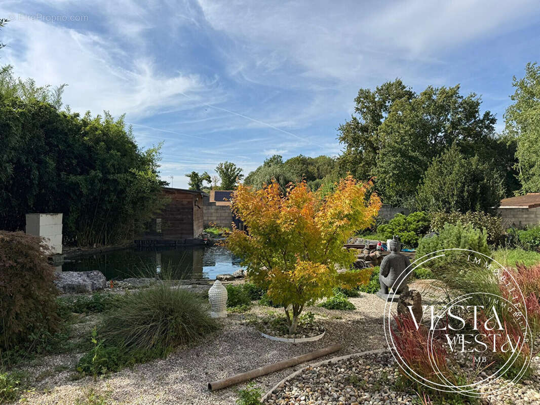 Maison à MIREBEAU-SUR-BEZE