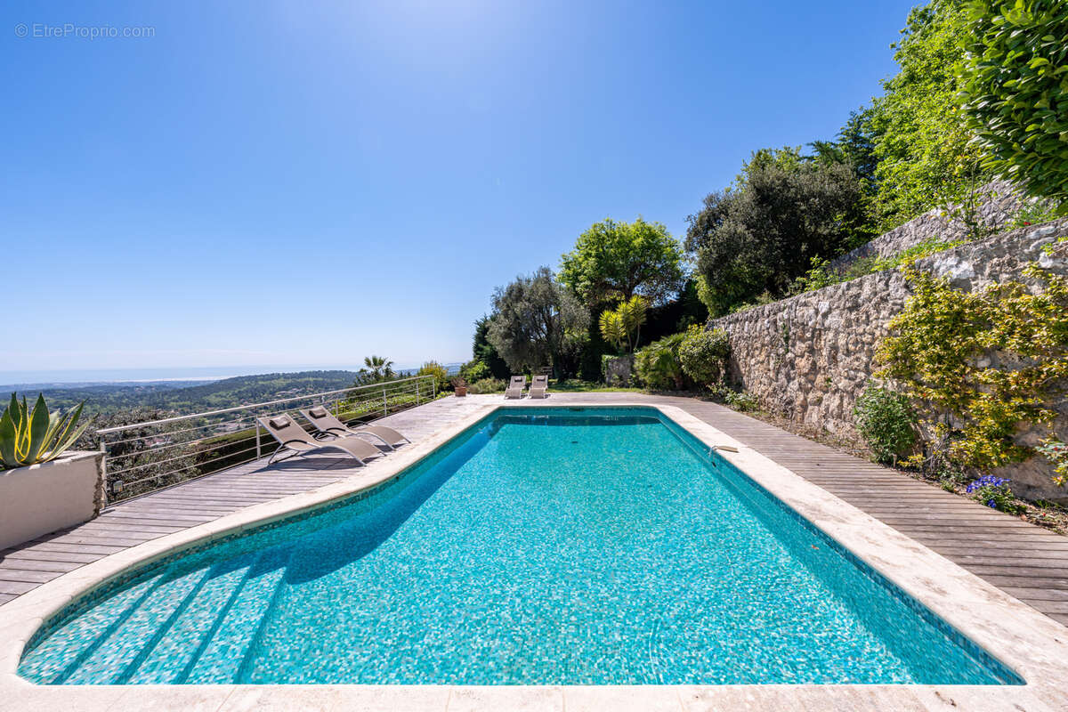 Maison à TOURRETTES-SUR-LOUP