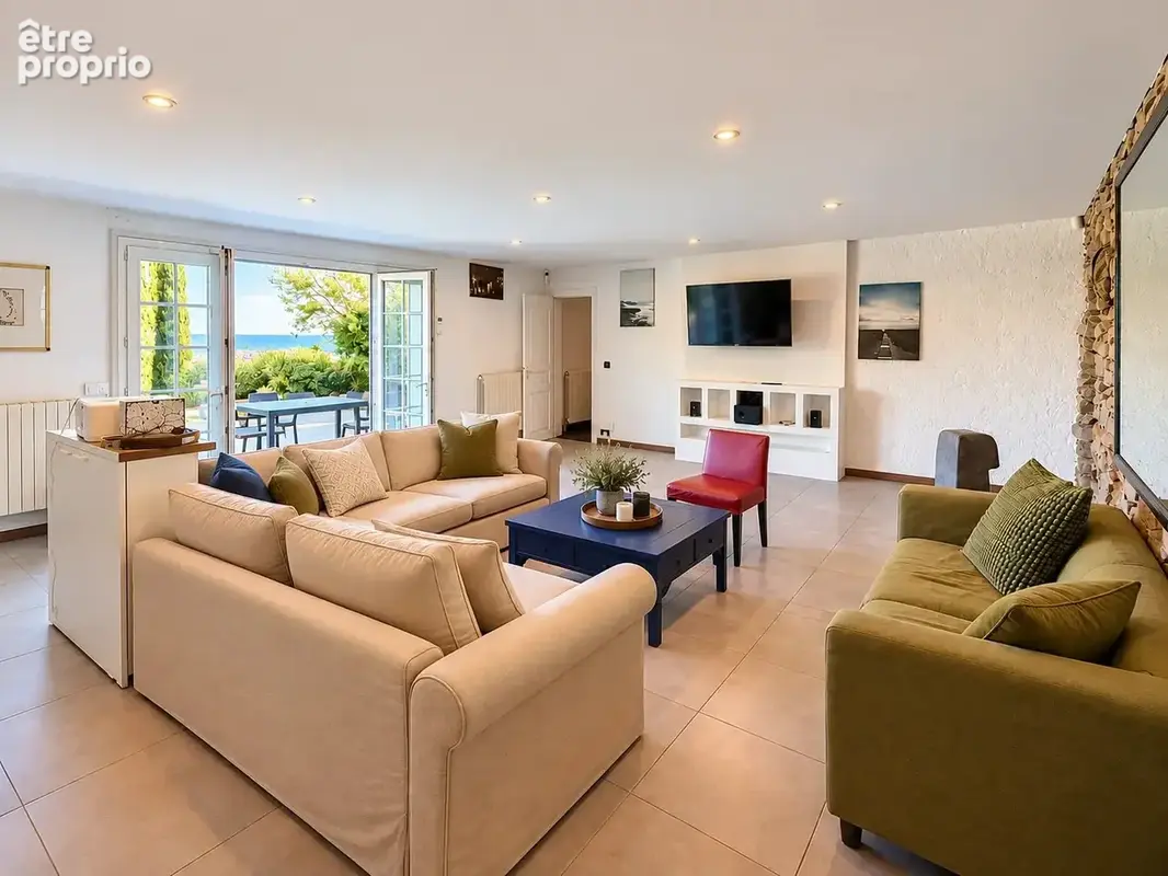 Villa avec vue mer et piscine à débordement à Cavalaire-sur-Mer - photo 3