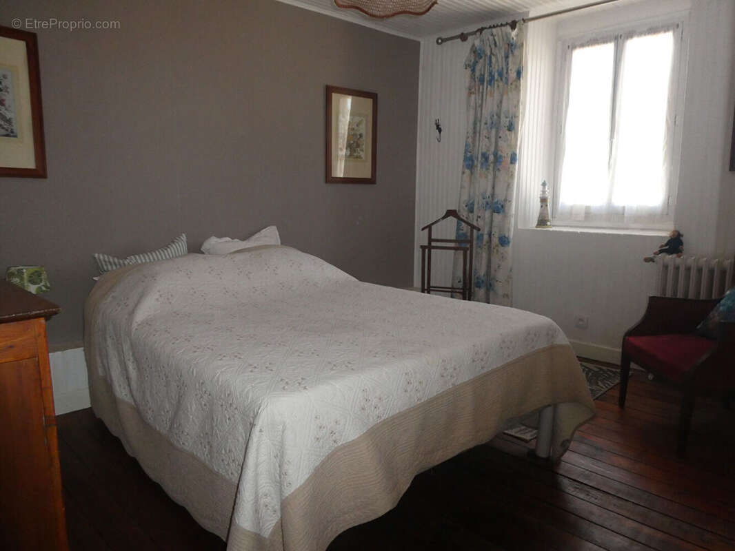 Maison Pont L Eveque, 159 m², 6ch, 1sdb, 1sdd, garage, cour intérieure - photo 8