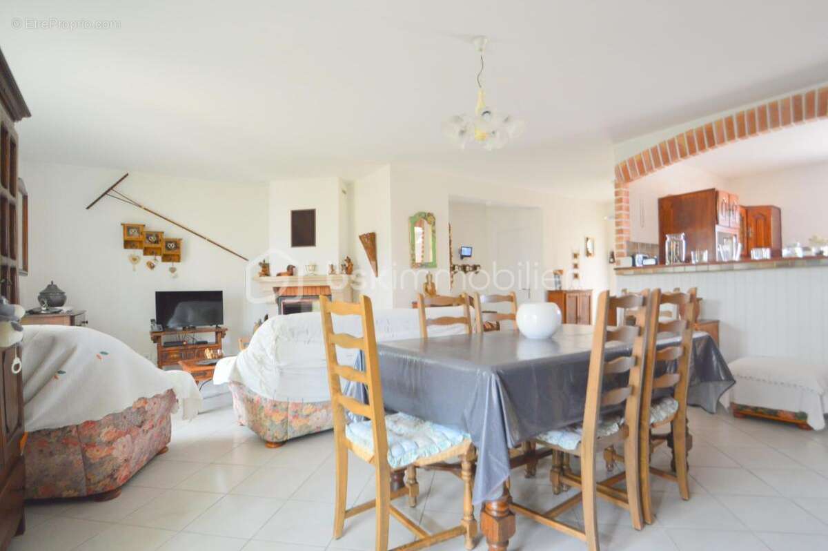 Maison à SAINT-LAURENT-DE-LA-SALANQUE