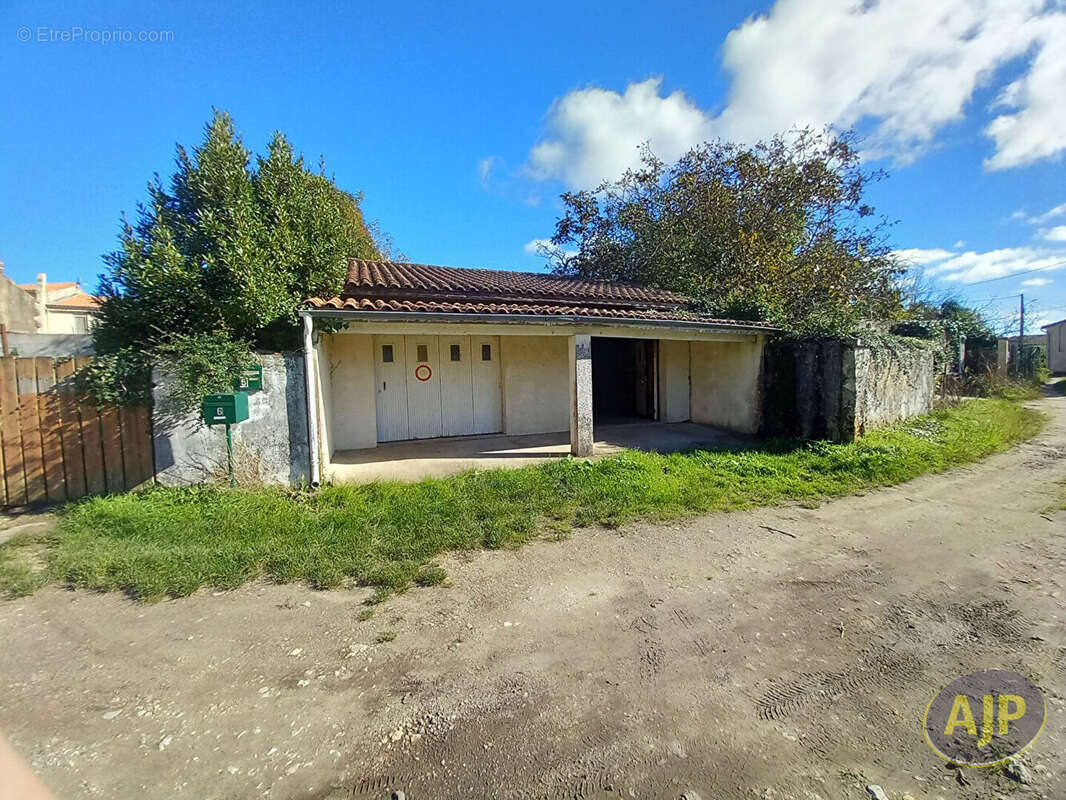 Maison mitoyenne sur la commune de Saint-Estèphe ! - photo 12
