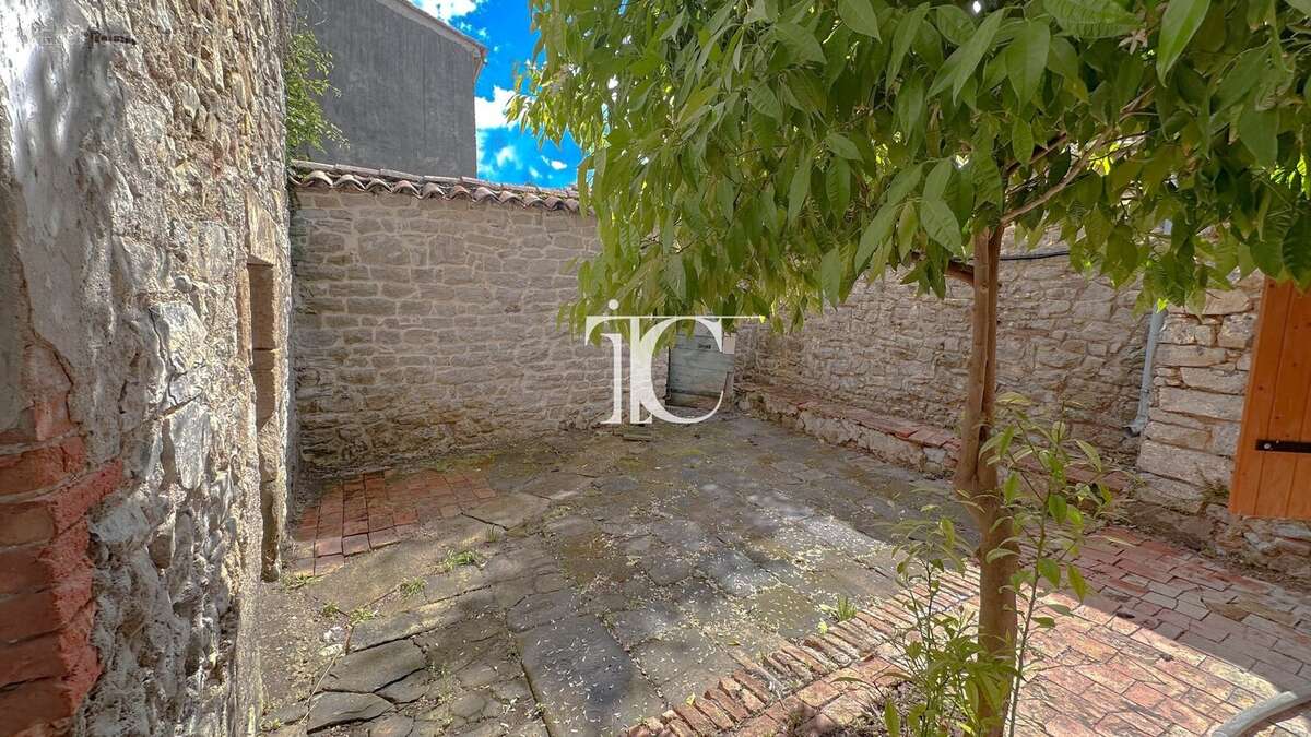 Maison à COURRY