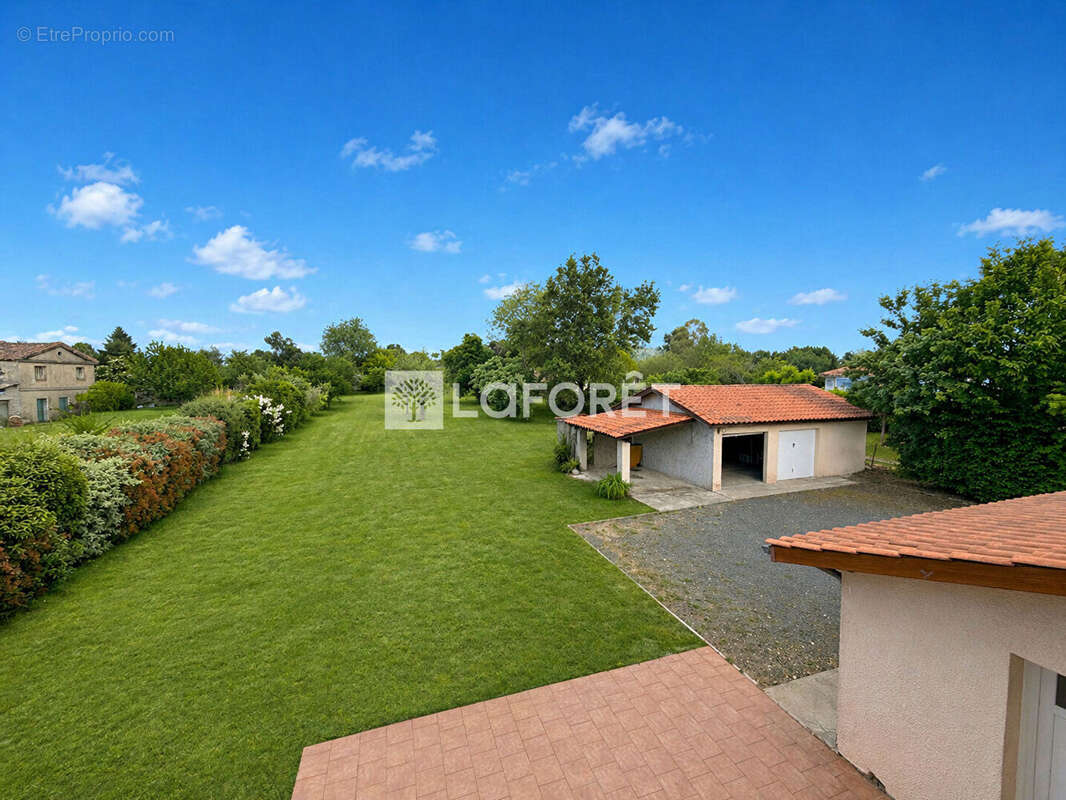 Maison à COUTRAS