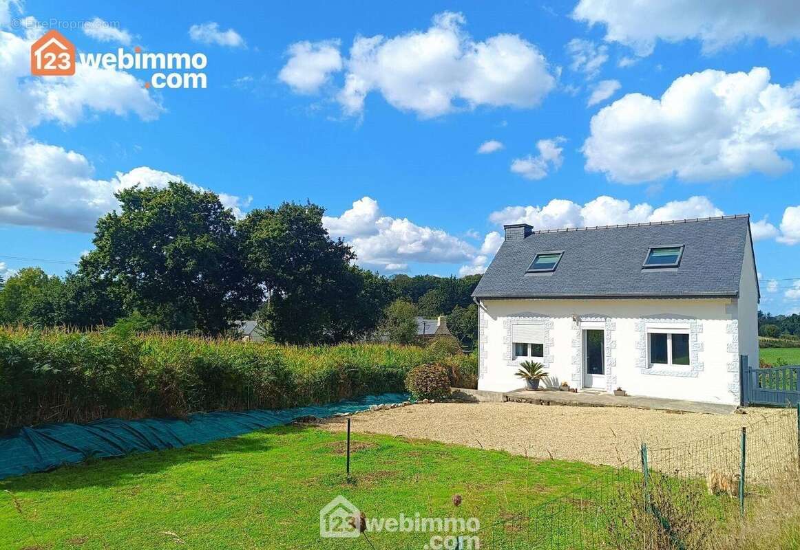 Maison à CAOUENNEC-LANVEZEAC