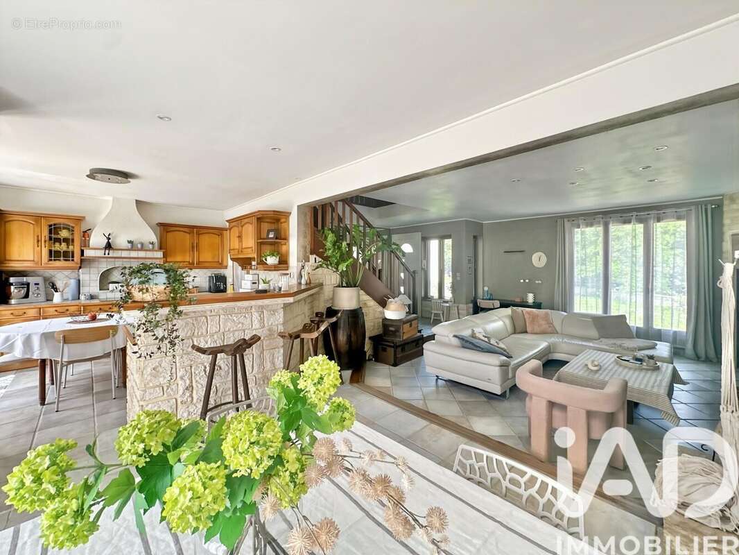 Maison 163 m² à La Ville-Du-Bois  - photo 4