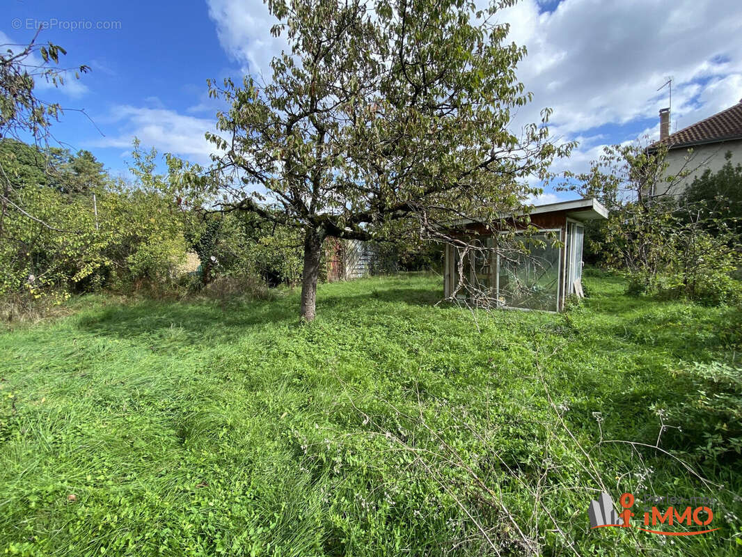 Terrain à BOURGOIN-JALLIEU